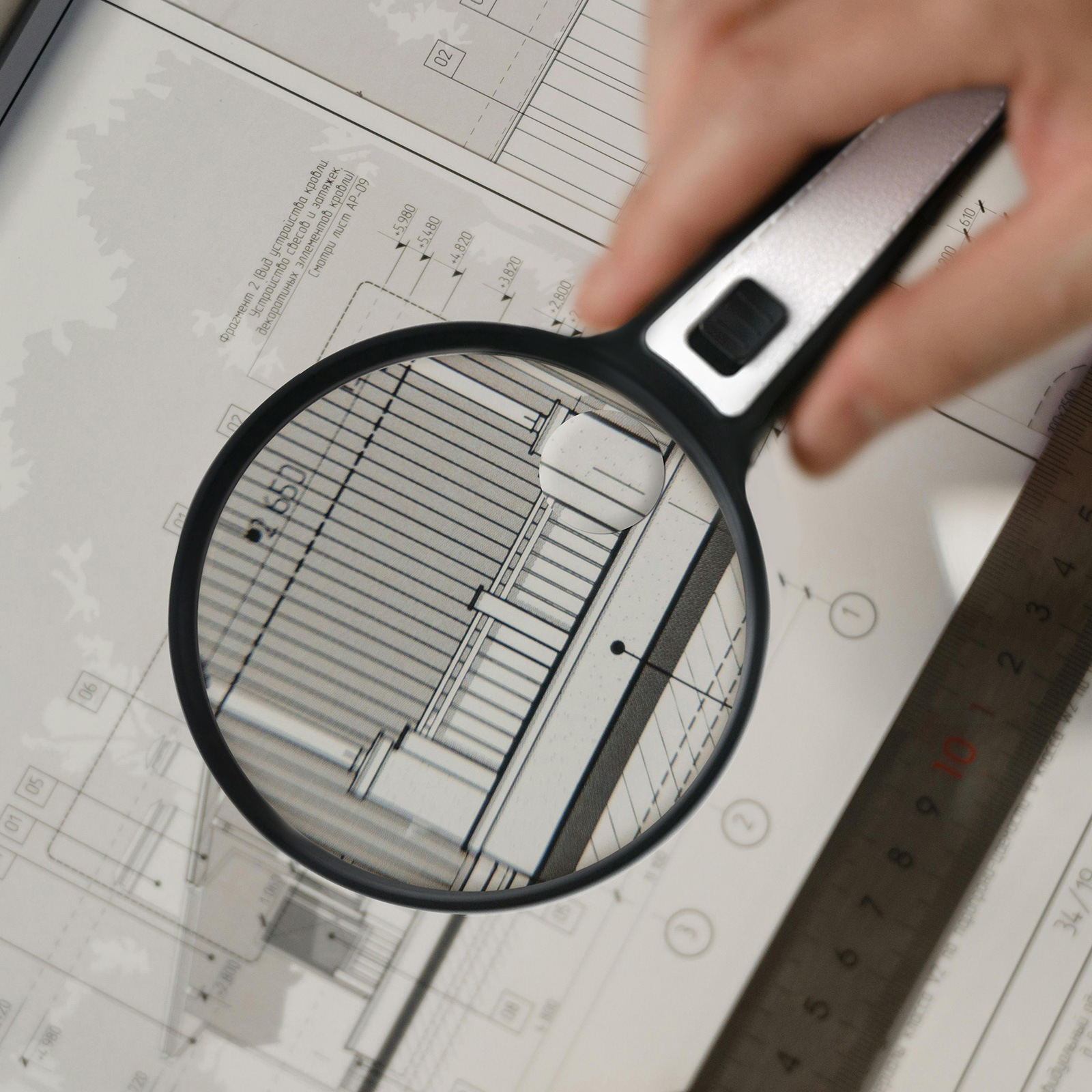 Handheld Magnifying Glass With a Llight