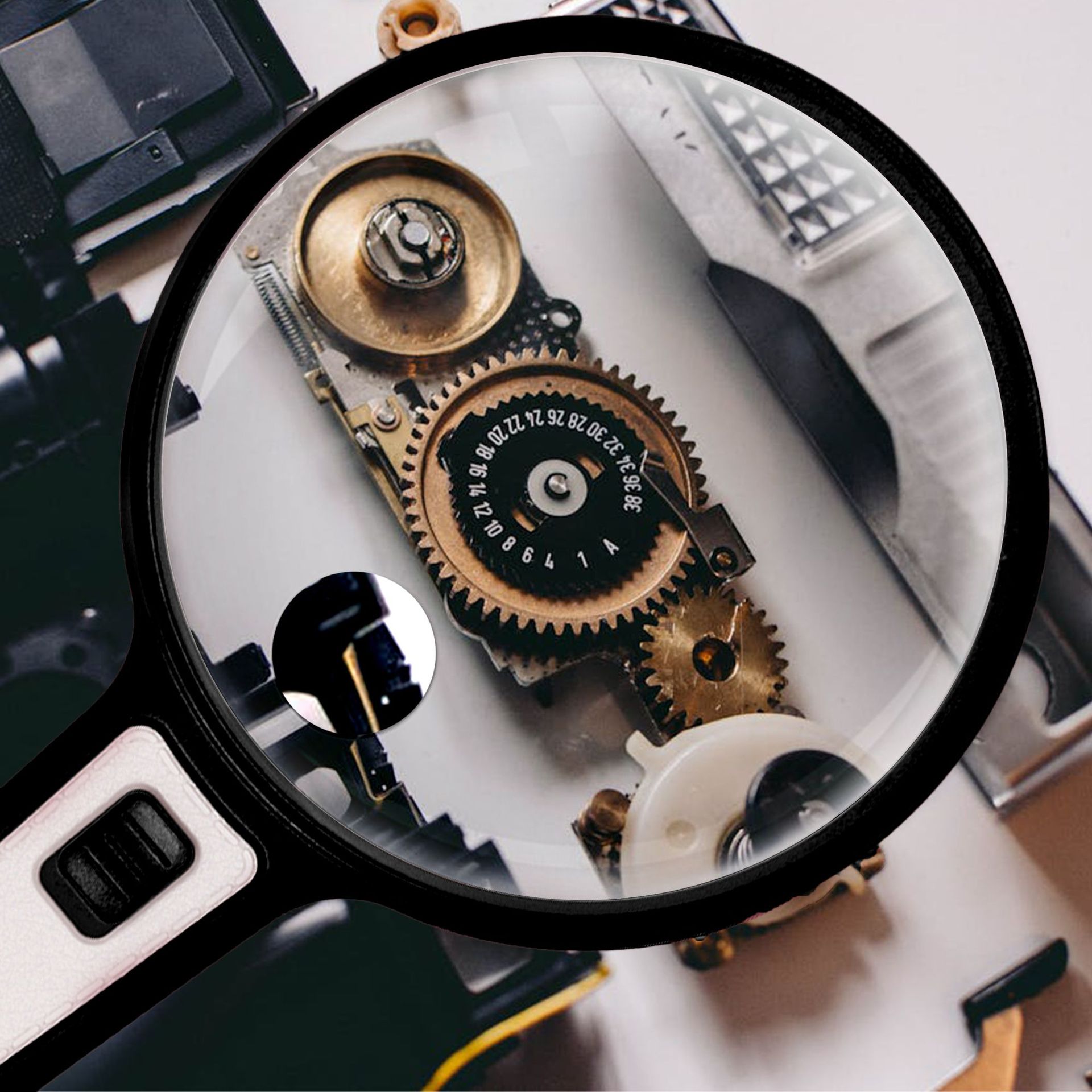 Handheld Magnifying Glass With a Llight