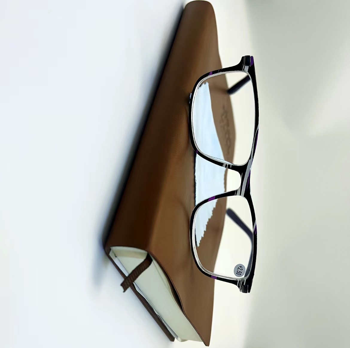 Stylish and Comfortable Unisex Reading Glasses with UV protection and Durable PC Frames