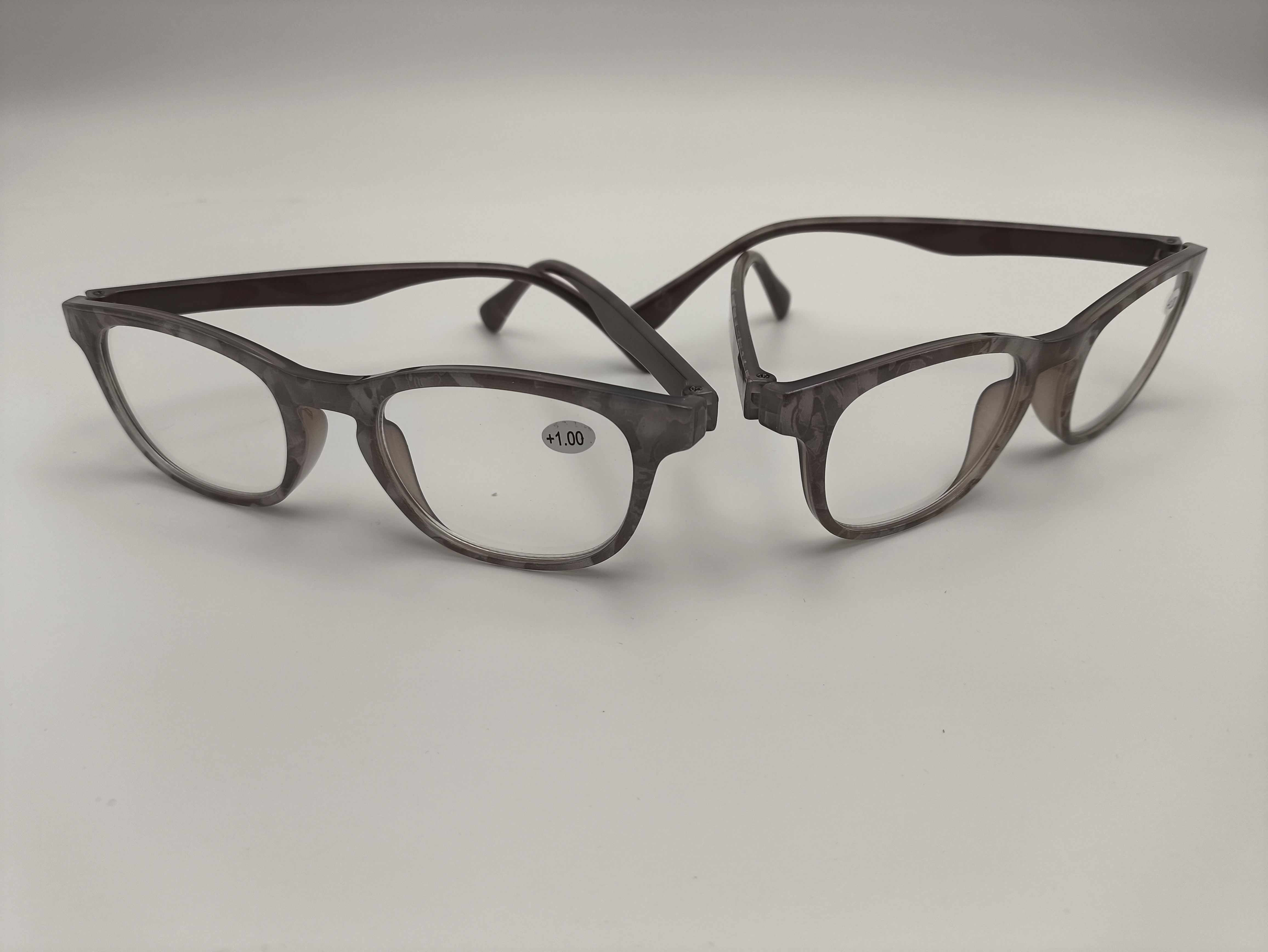 2024year Hot Selling Lightweight Brown Female Reading Glasses Plastic Frame Gentle Kindly Good Girl Style