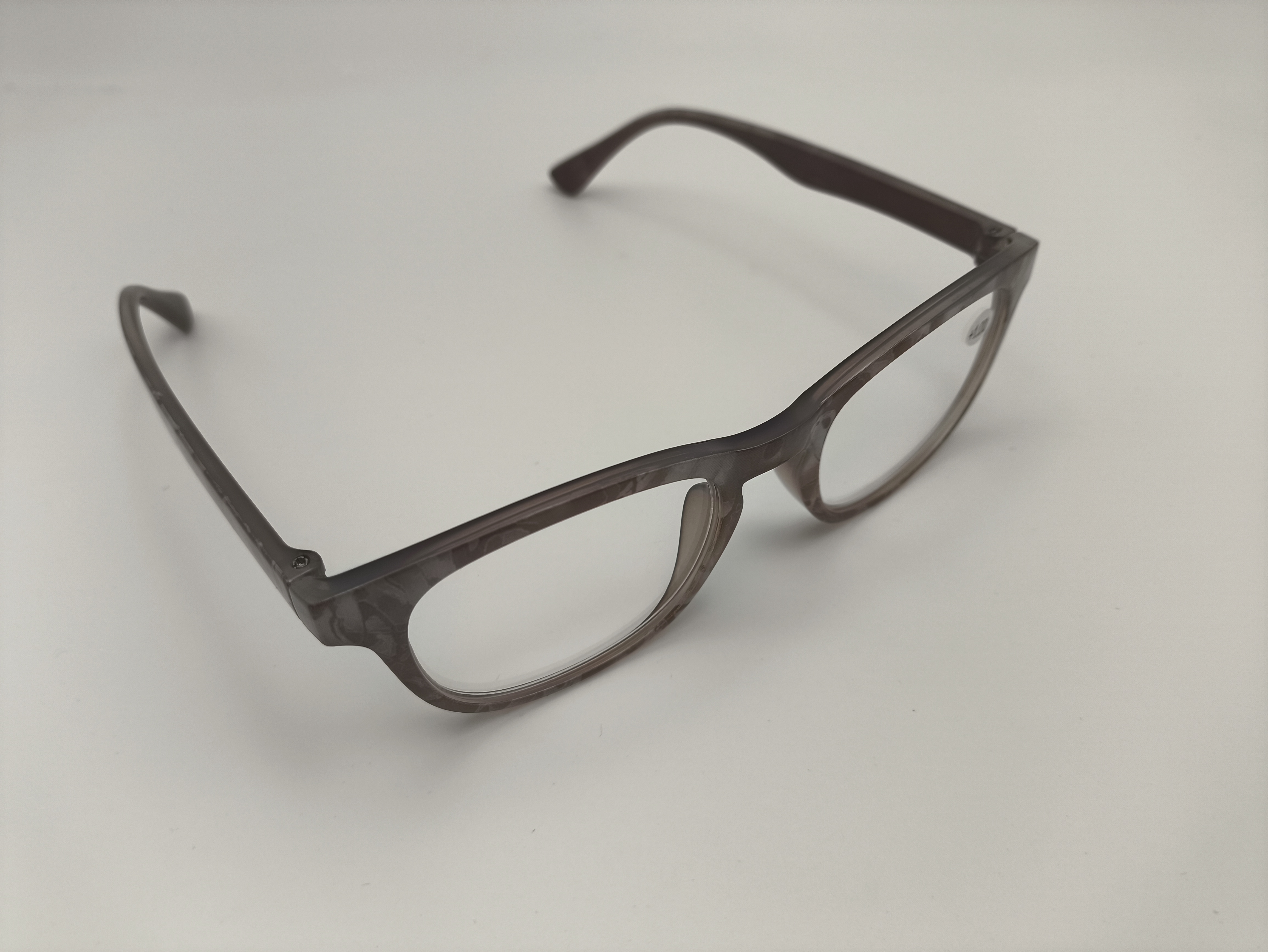 2024year Hot Selling Lightweight Brown Female Reading Glasses Plastic Frame Gentle Kindly Good Girl Style