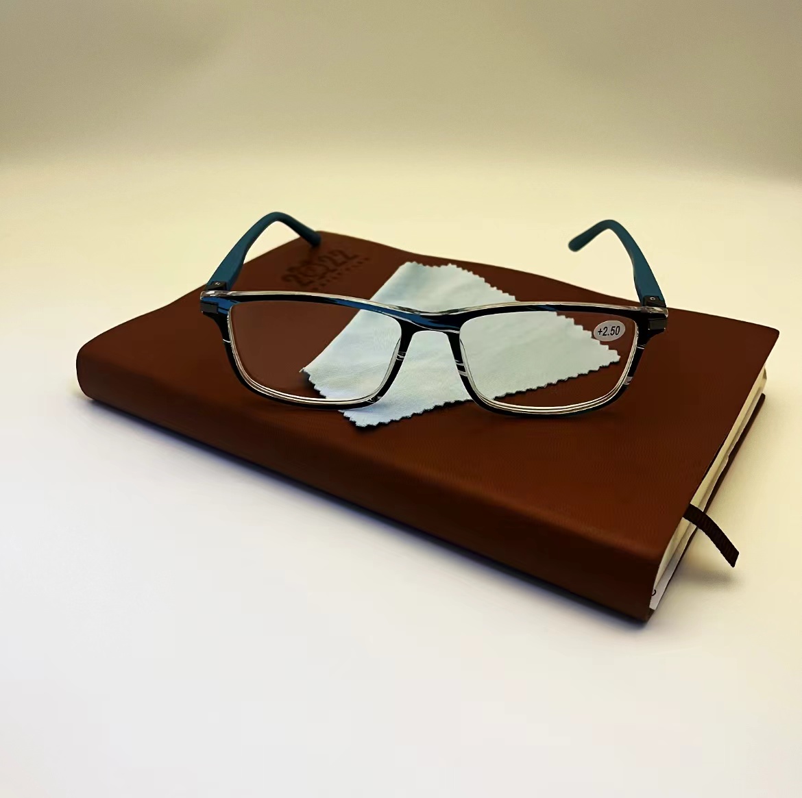 Stylish and Comfortable Unisex Reading Glasses with UV protection and Durable PC Frames