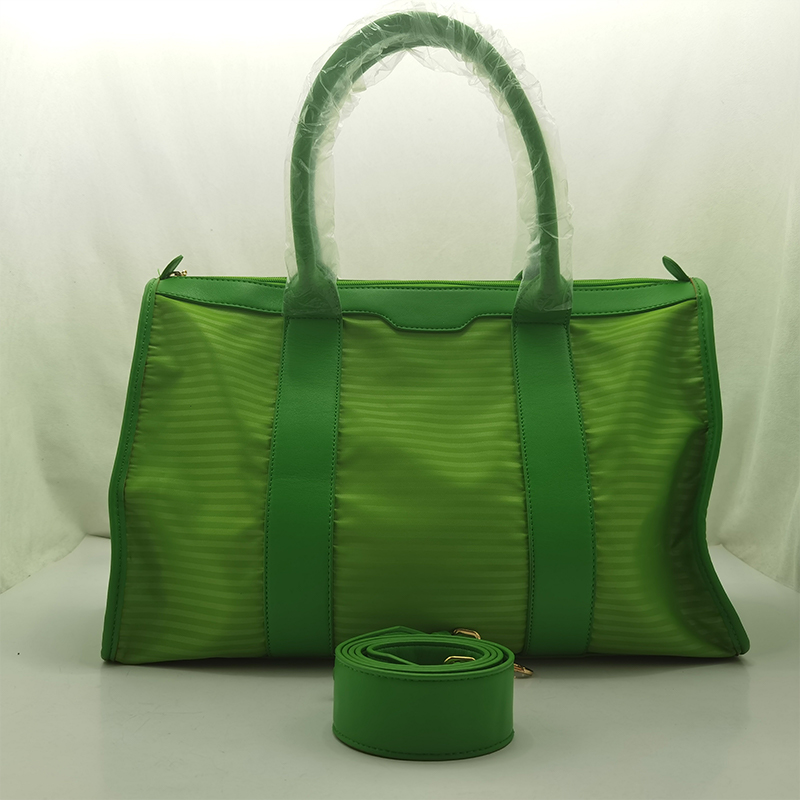 Rolling duffle bag
