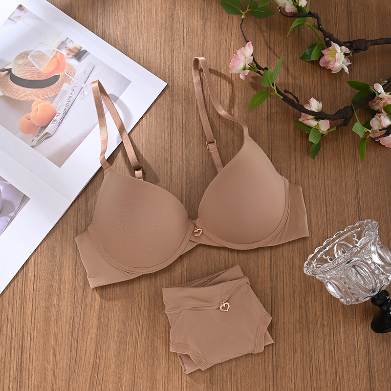 Breathable and comfortable coffee colored lace bra set