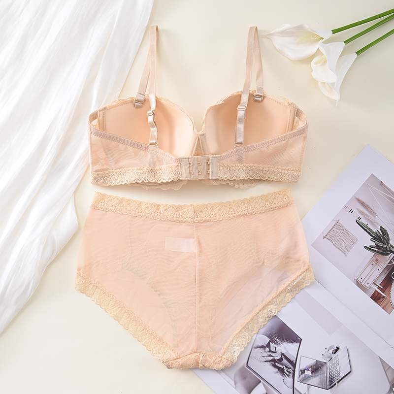 Soft and comfortable yellow lace bra set