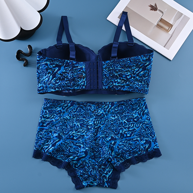 Soft and comfortable lace bra set