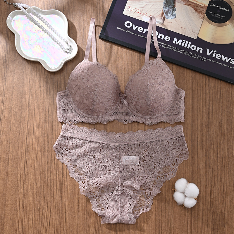 Sexy and comfortable lace bra set