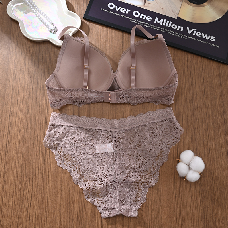 Sexy and comfortable lace bra set