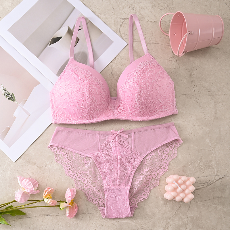 Tempting pink lace bra set with adjustable shoulder straps