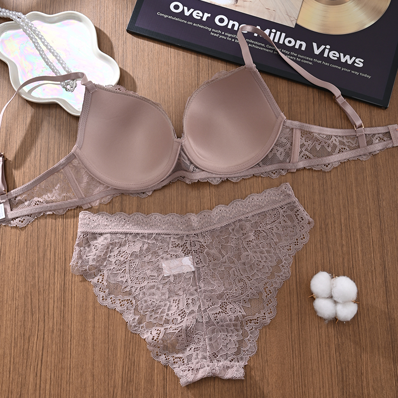 Sexy and comfortable lace bra set