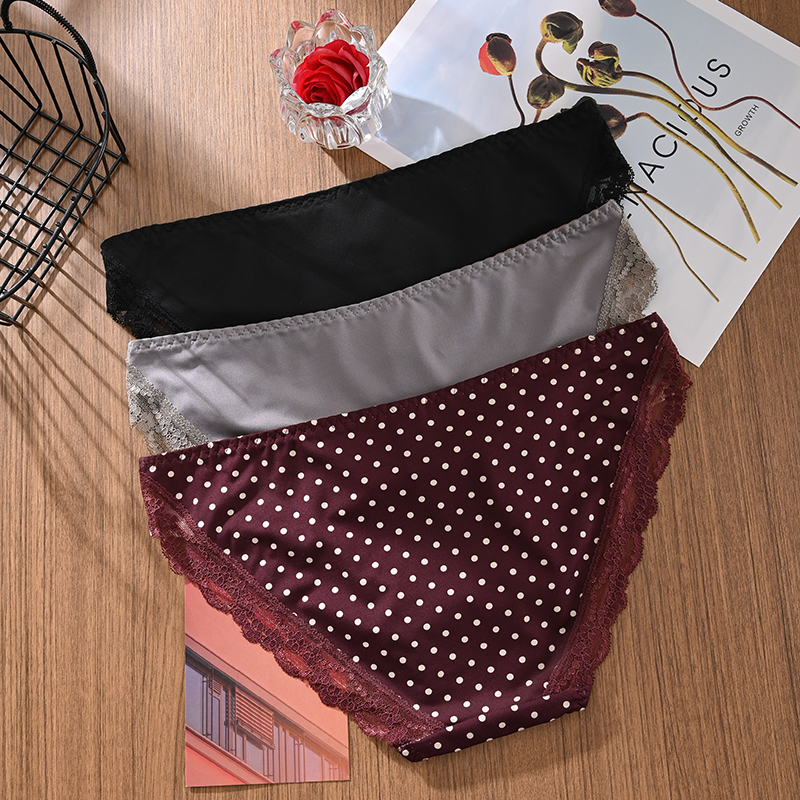 Antibacterial and breathable women's triangle underwear - comfortable and close fitting without stuffiness