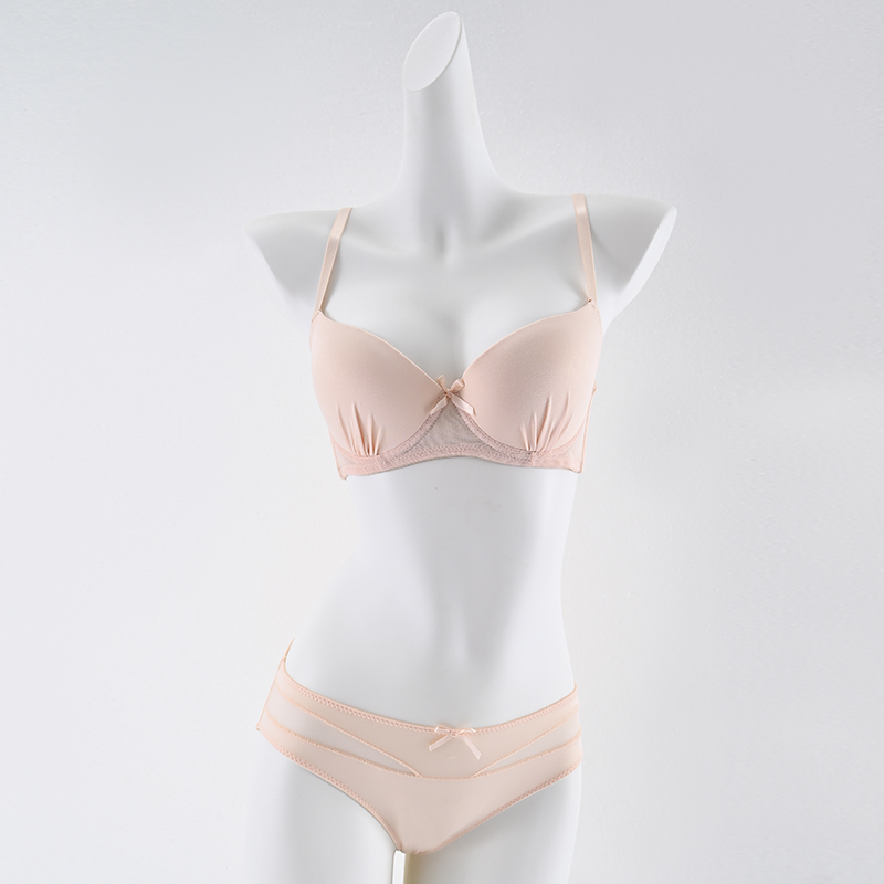 Comfortable and breathable beige lace bra set