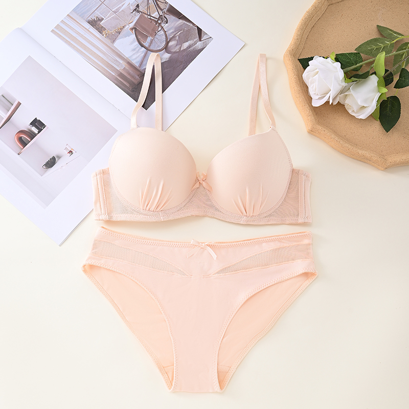 Comfortable and breathable beige lace bra set