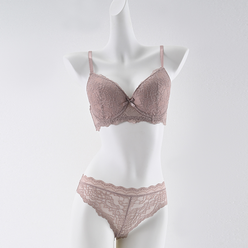 Sexy and comfortable lace bra set