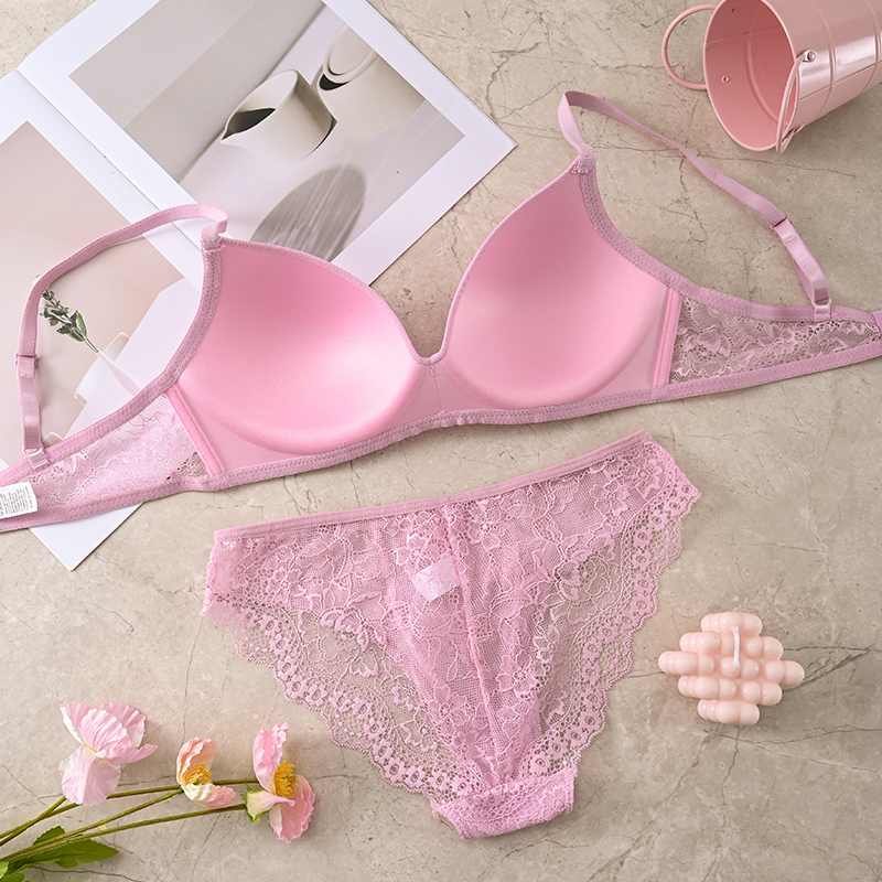 Tempting pink lace bra set with adjustable shoulder straps
