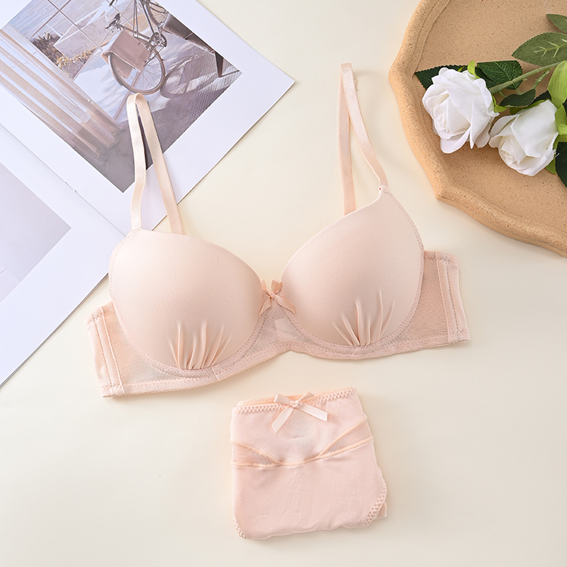 Comfortable and breathable beige lace bra set