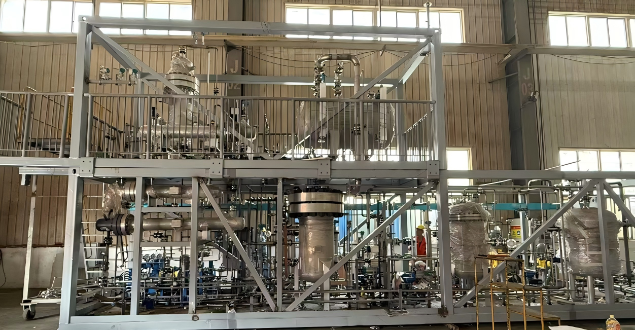 Continuous hydrogenation reactor for aviation fuel