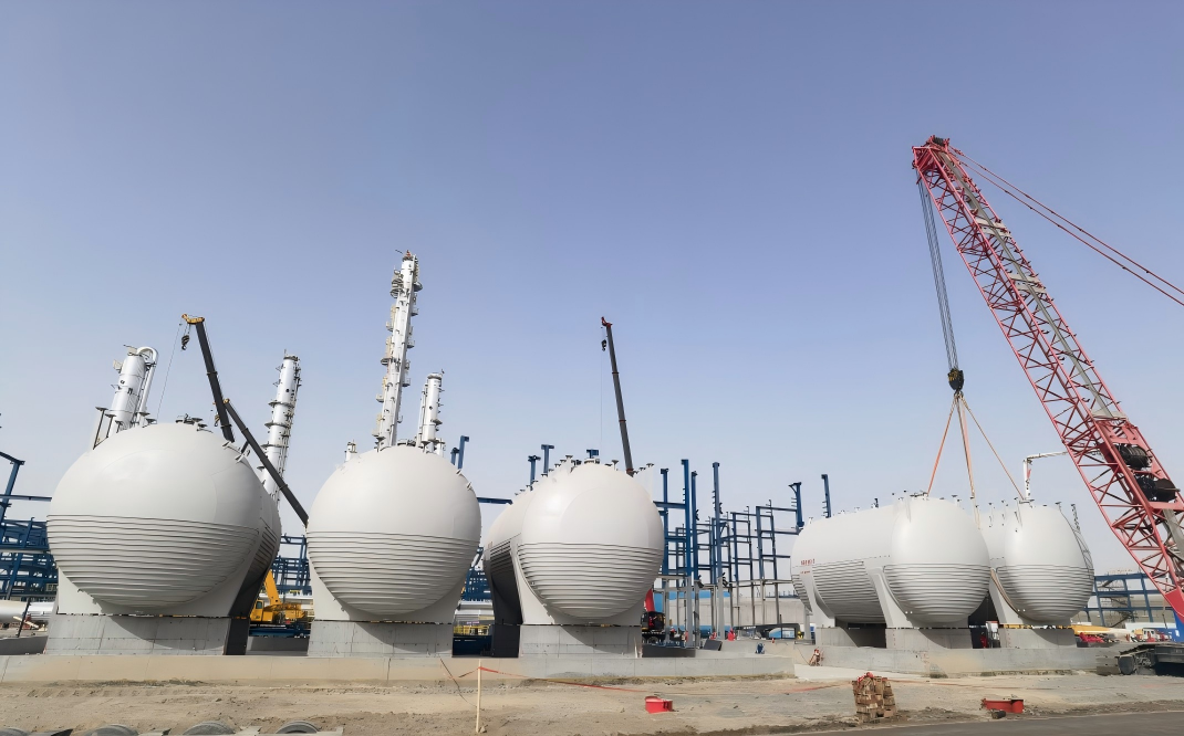 Acetonitrile storage tank