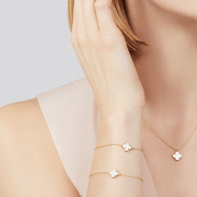 FOUR LEAF LUCKY MOTHER-OF-PEARL BRACELET