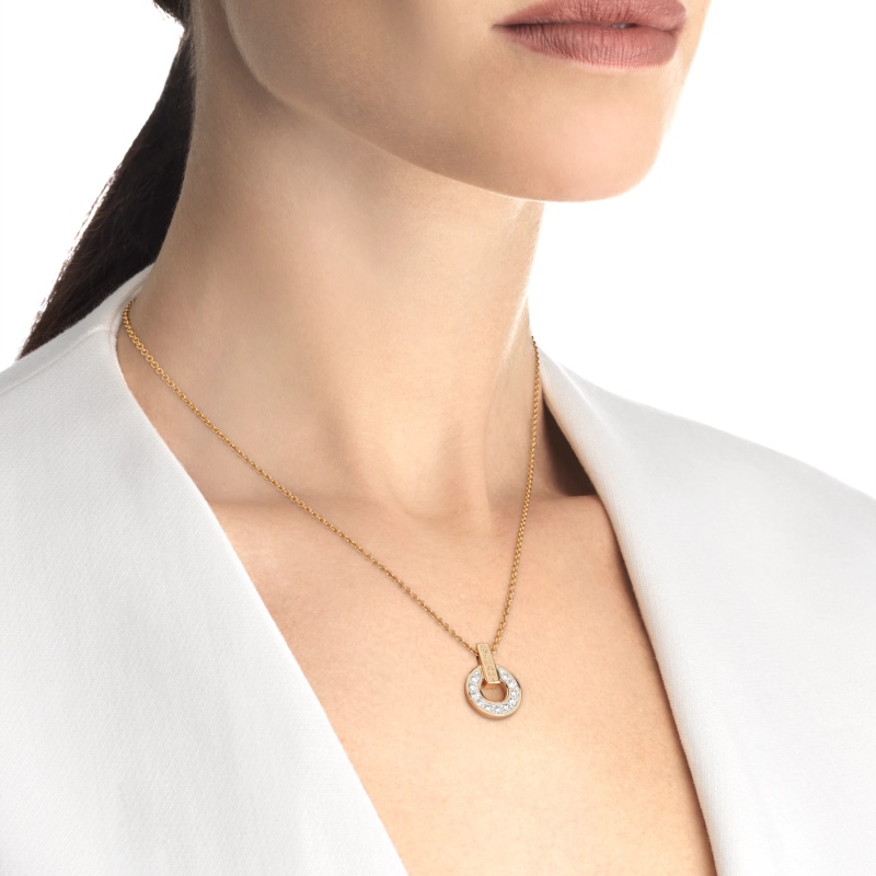 OPENWORK 18 KT NECKLACE SET WITH FULL PAVÉ DIAMONDS ON THE PENDANT