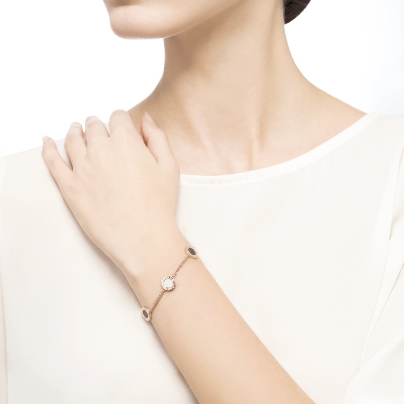 18 KT ROSE GOLD, MOTHER-OF-PEARL, ONYX BRACELET