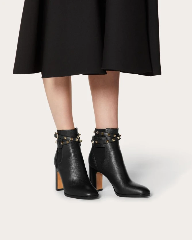 ROCKSTUD GRAINED CALFSKIN STUDDED ANKLE BOOTS