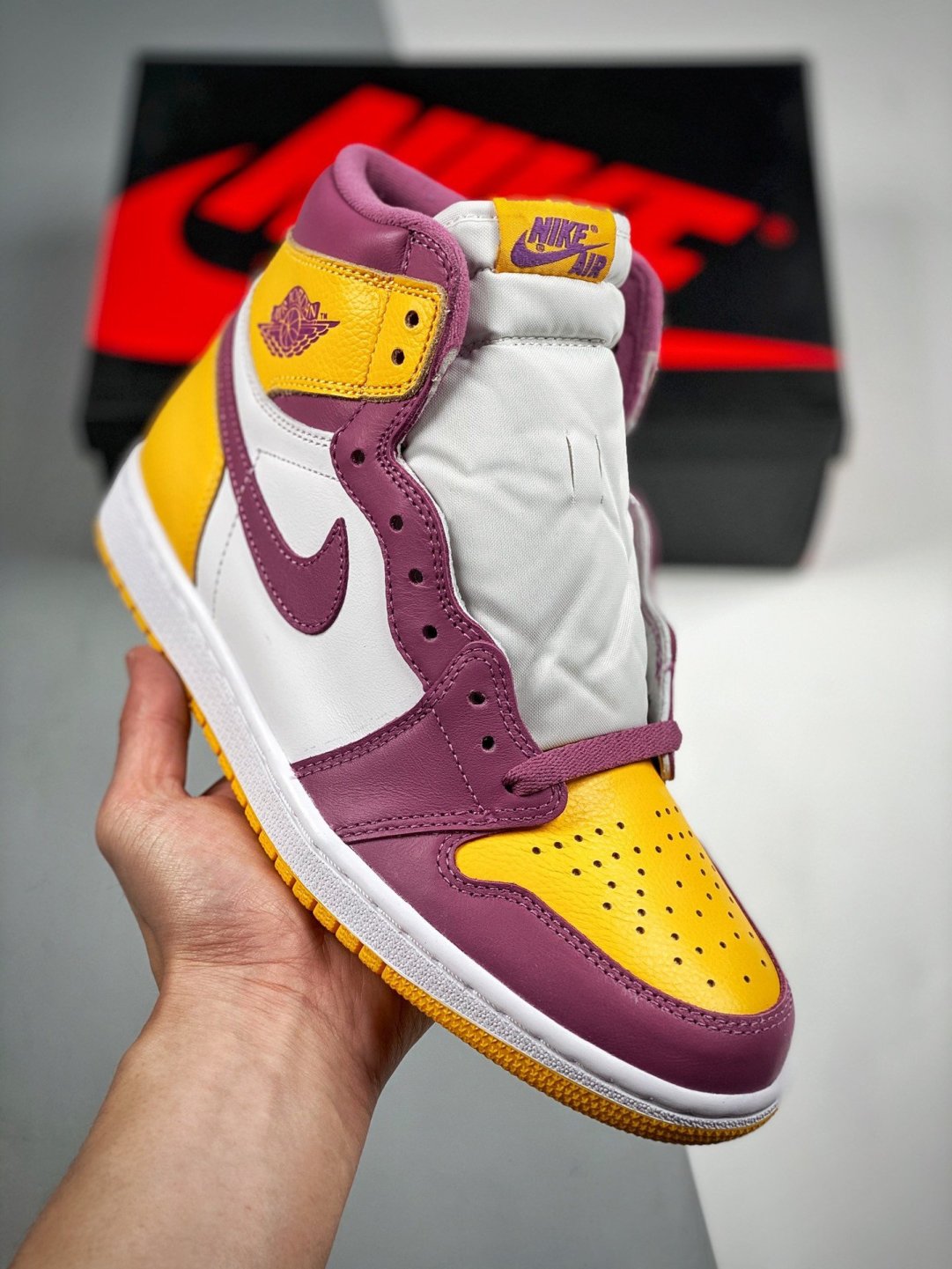 jordan 1 university gold and light
