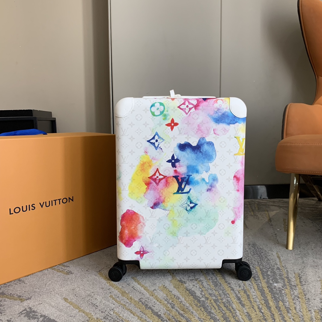 Horizon 55 Suitcase - M10100