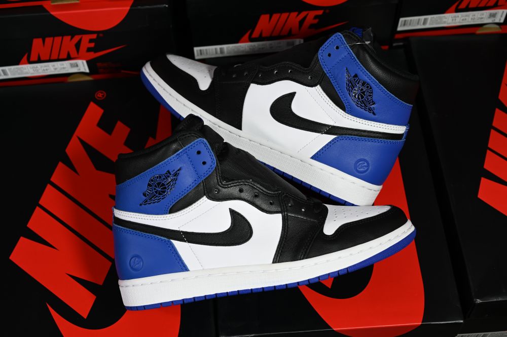 FRAGMENT DESIGN X AIR JORDAN 1 RETRO HIGH