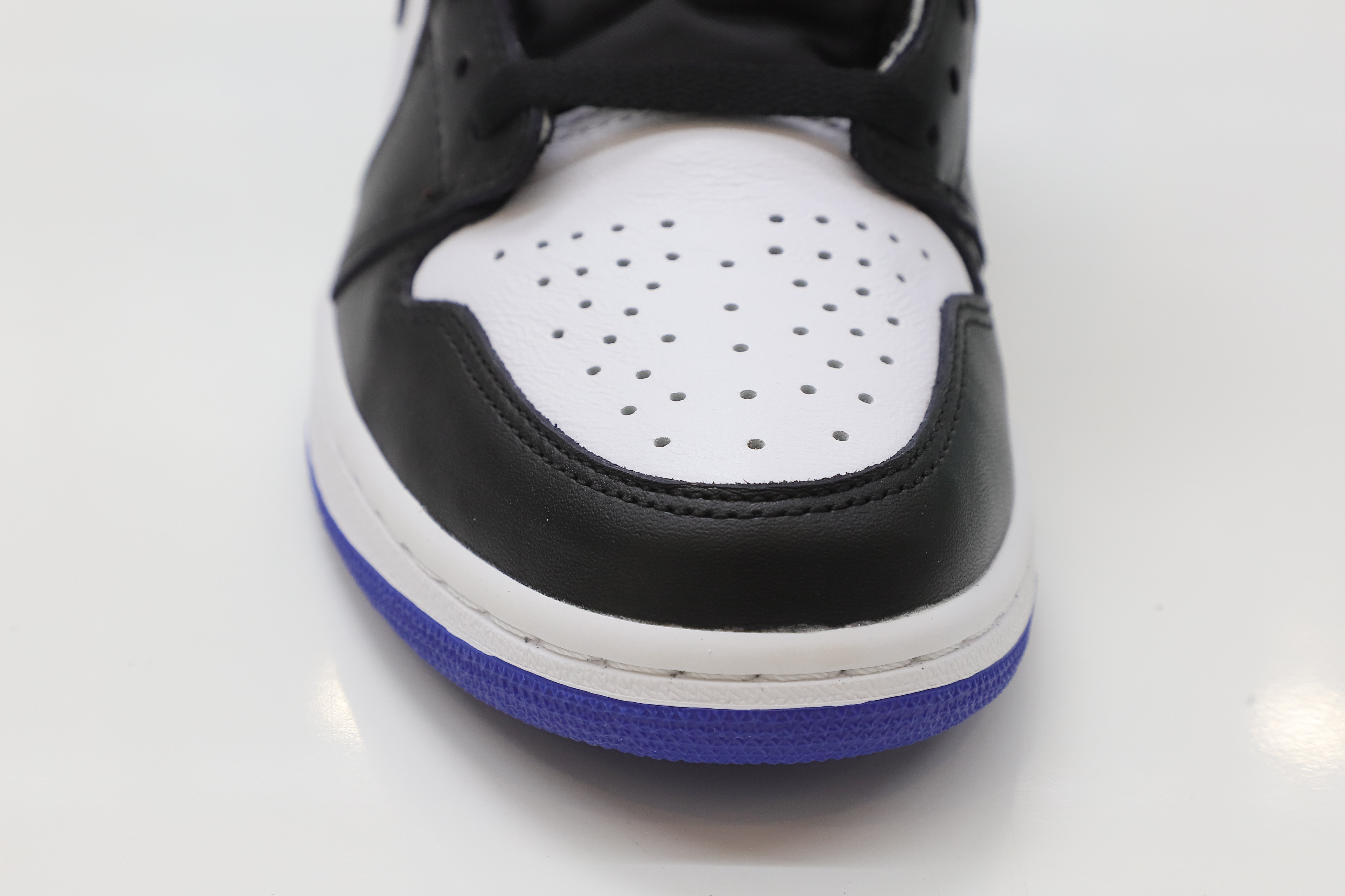 FRAGMENT DESIGN X AIR JORDAN 1 RETRO HIGH