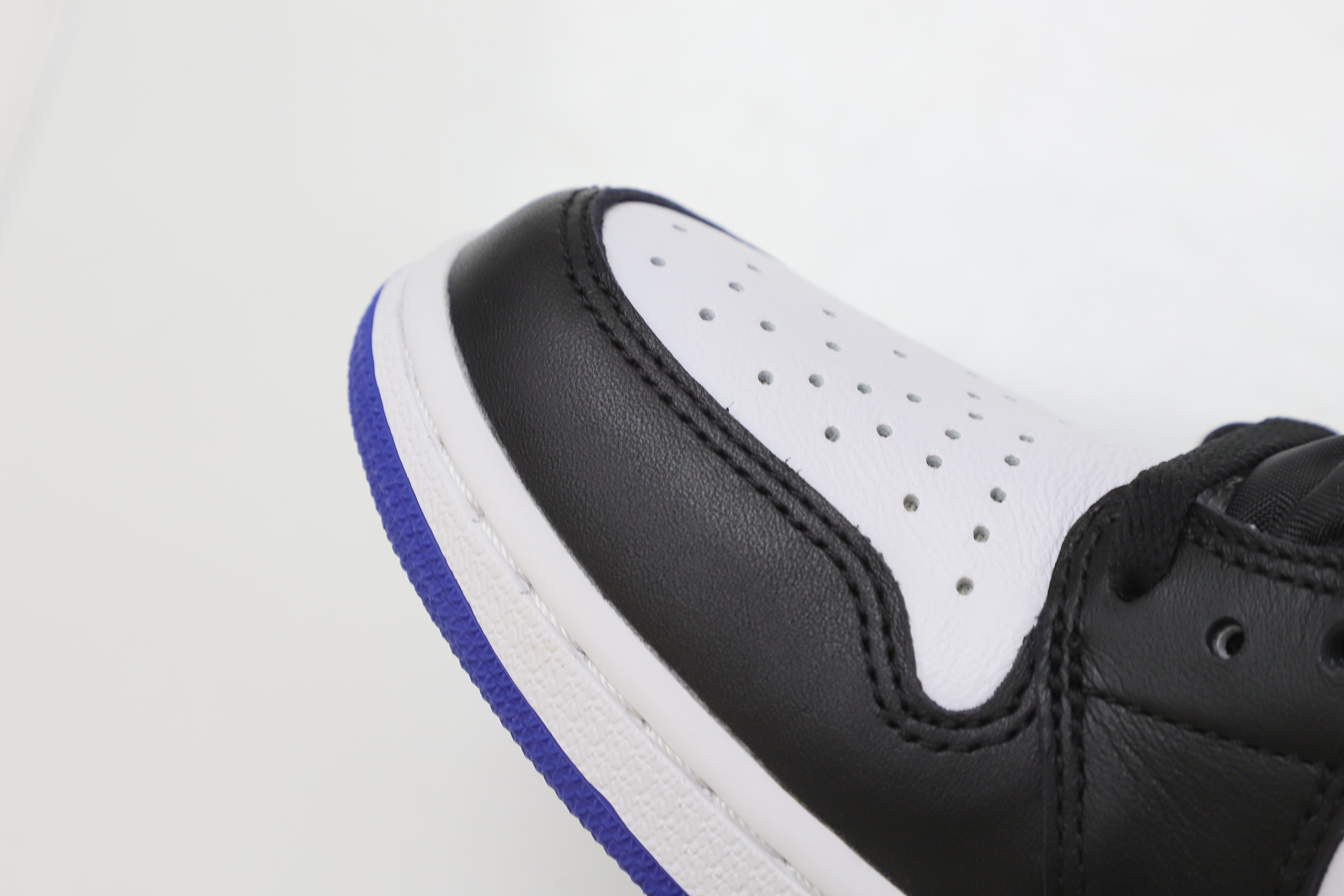 FRAGMENT DESIGN X AIR JORDAN 1 RETRO HIGH