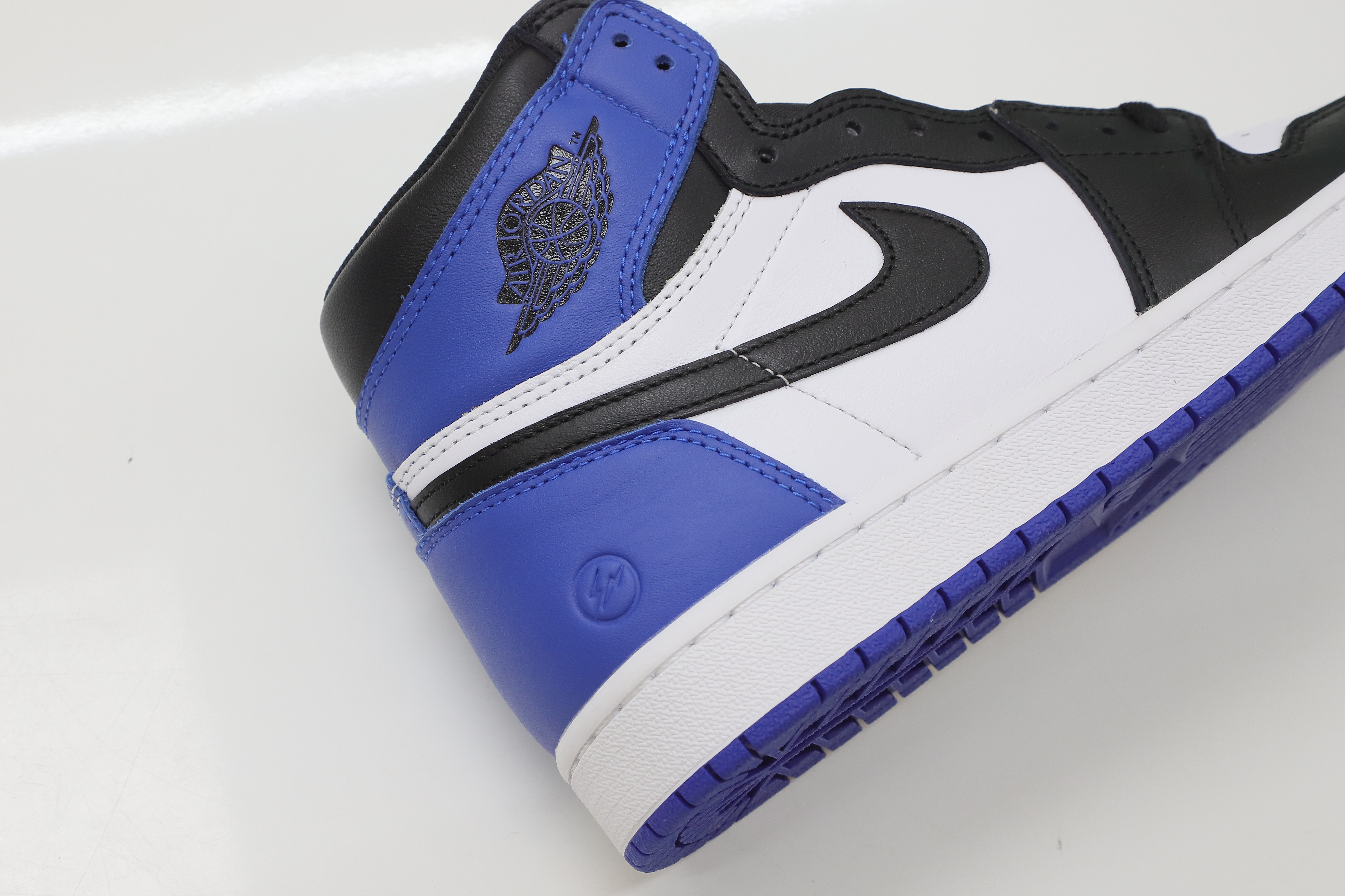 FRAGMENT DESIGN X AIR JORDAN 1 RETRO HIGH