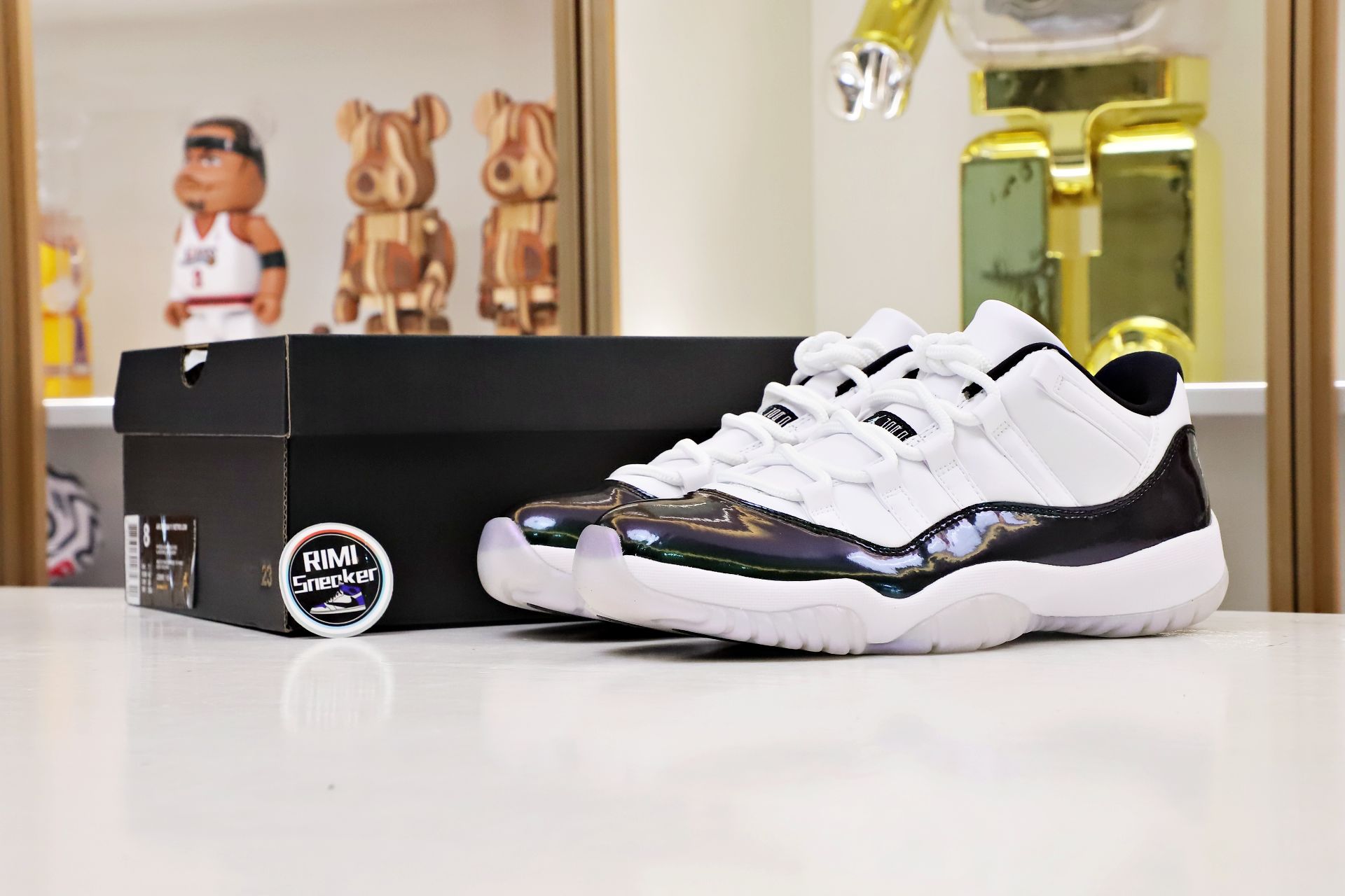 AIR JORDAN 11 LOW EMERALD EASTER