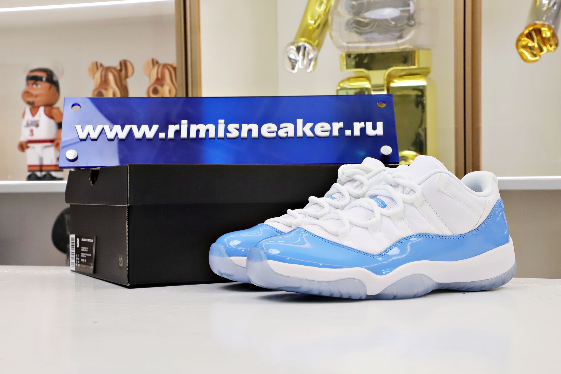 AIR JORDAN 11 LOW COLUMBIA