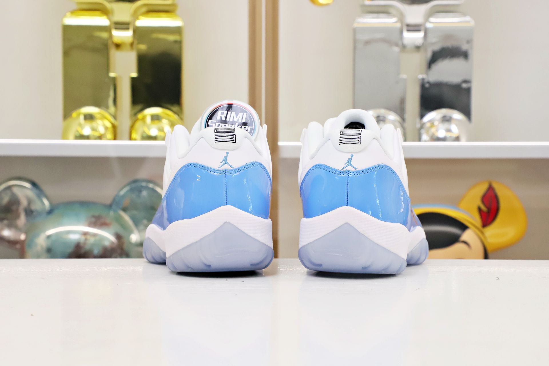 AIR JORDAN 11 LOW COLUMBIA