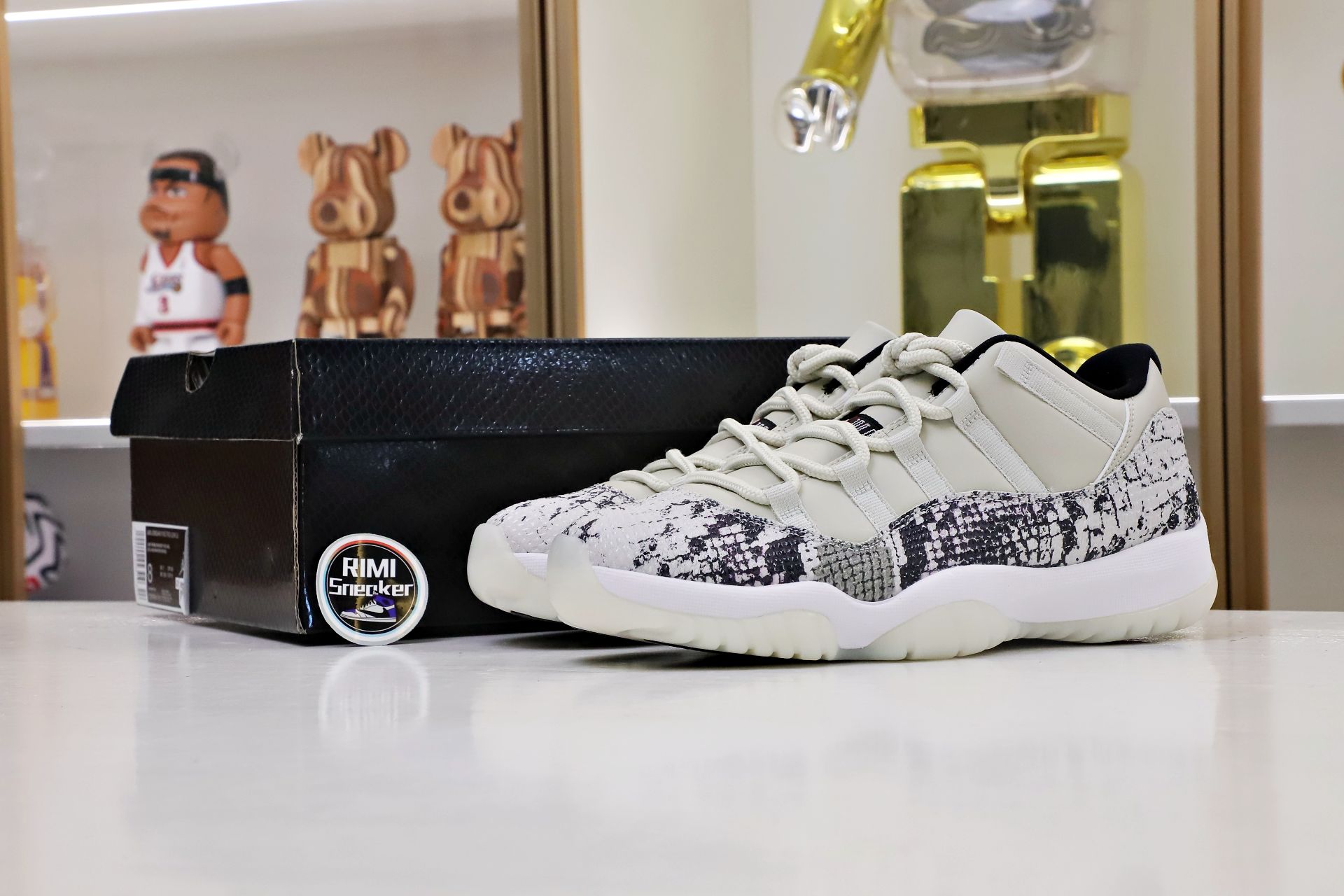 AIR JORDAN 11 LOW SNAKESKIN LIGHT BONE