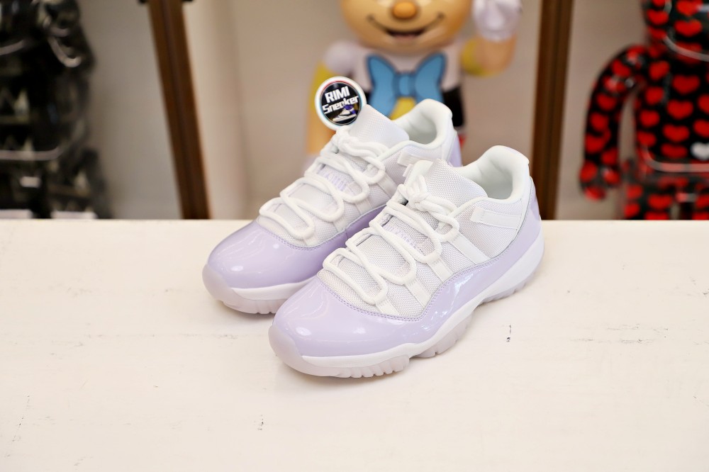 AIR JORDAN 11 LOW PURE VIOLET