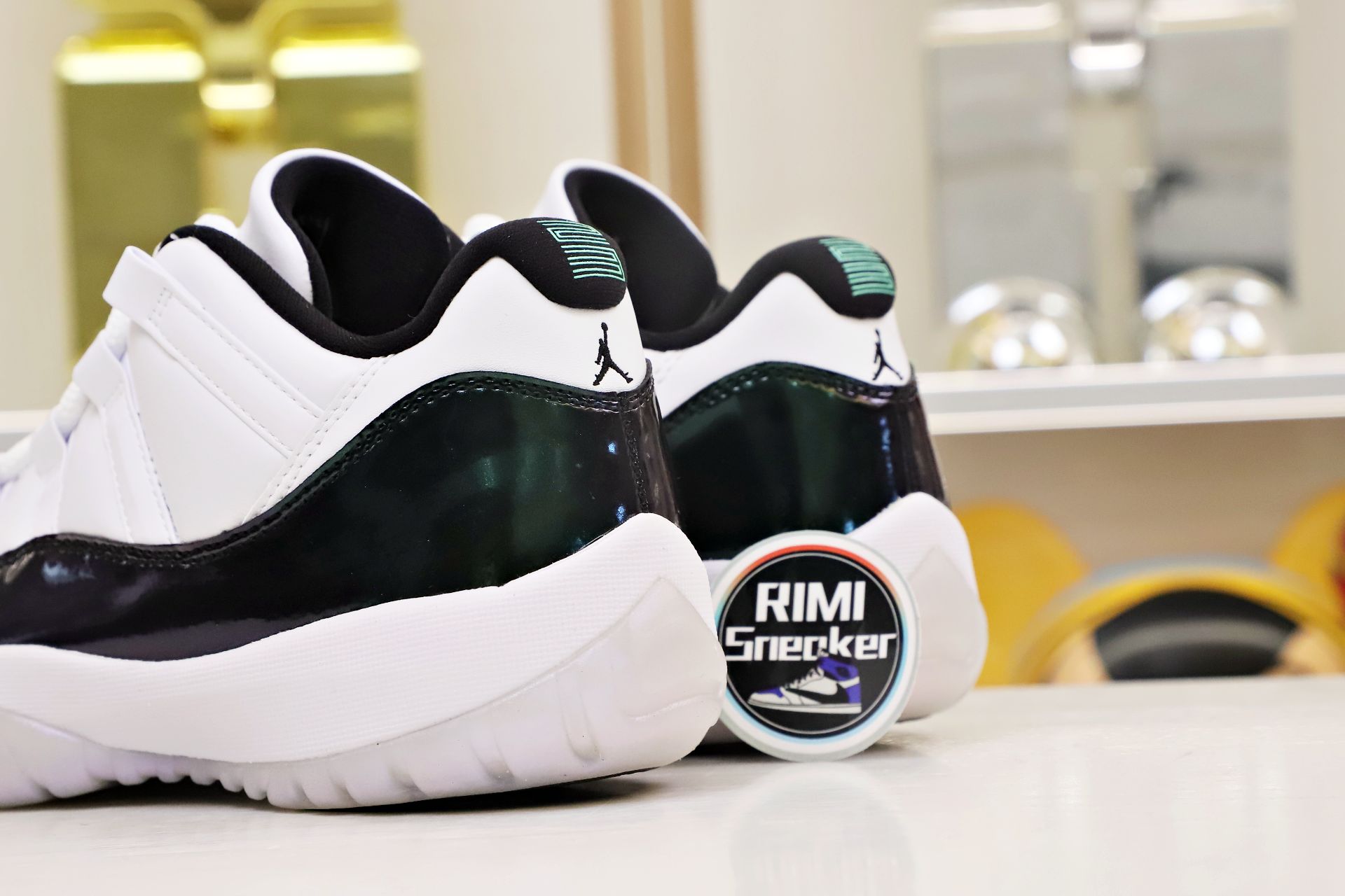 AIR JORDAN 11 LOW EMERALD EASTER