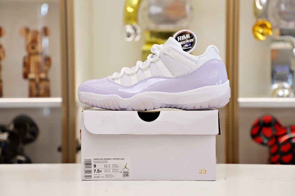 AIR JORDAN 11 LOW PURE VIOLET