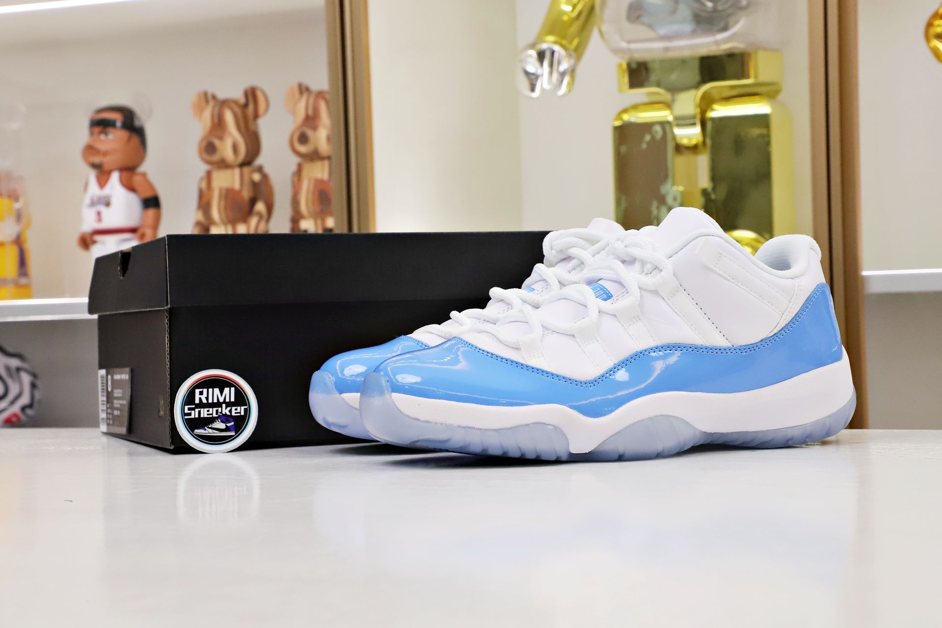 AIR JORDAN 11 LOW COLUMBIA