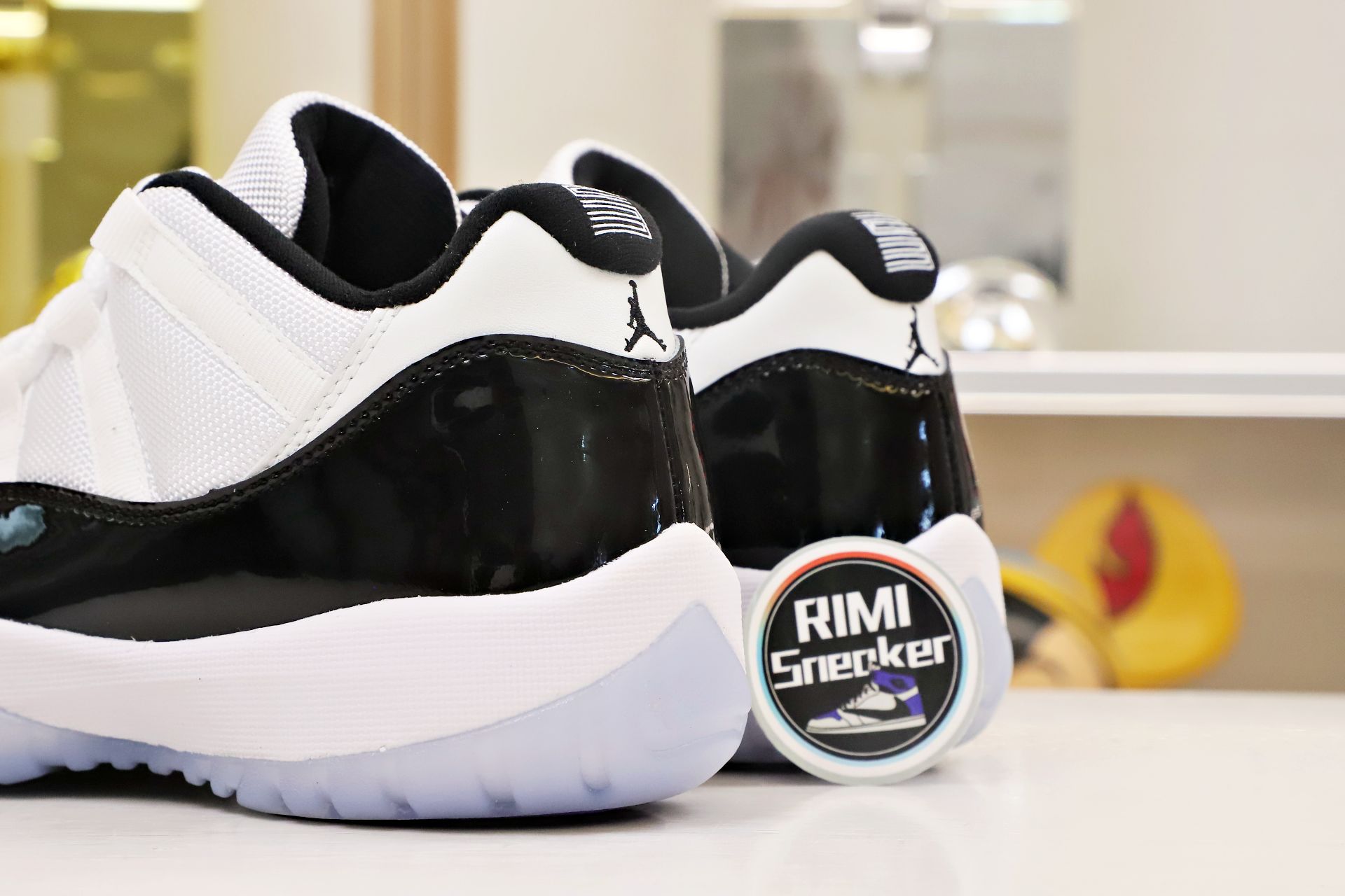 AIR JORDAN 11 RETRO LOW CONCORD