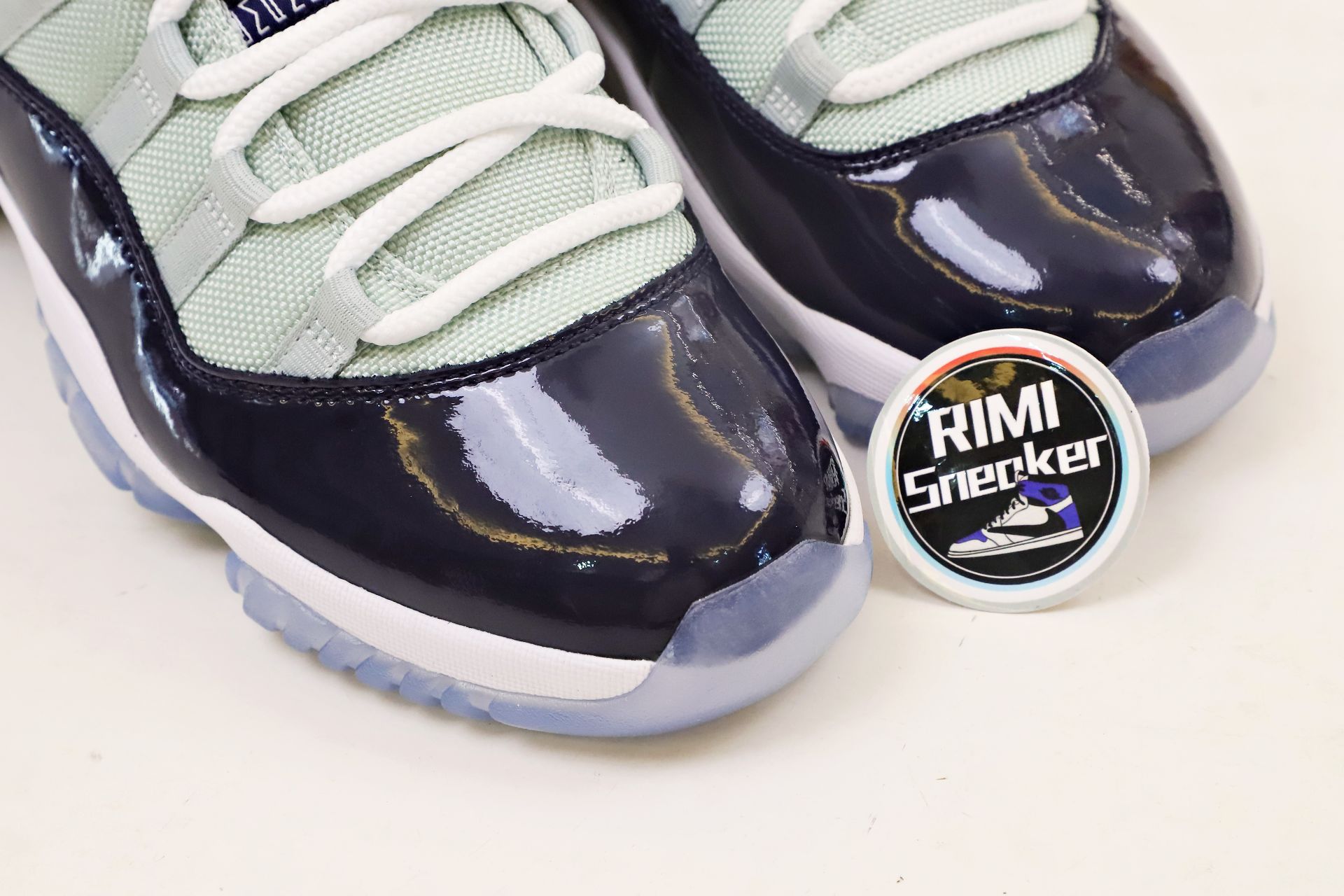 AIR JORDAN 11S RETRO LOW GEORGETOWN