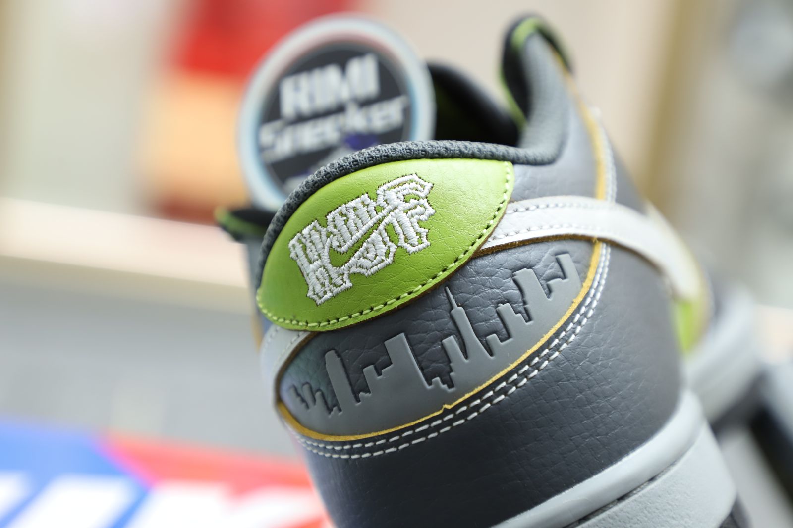 HUF NIKE SB DUNK LOW FRIENDS AND FAMILY