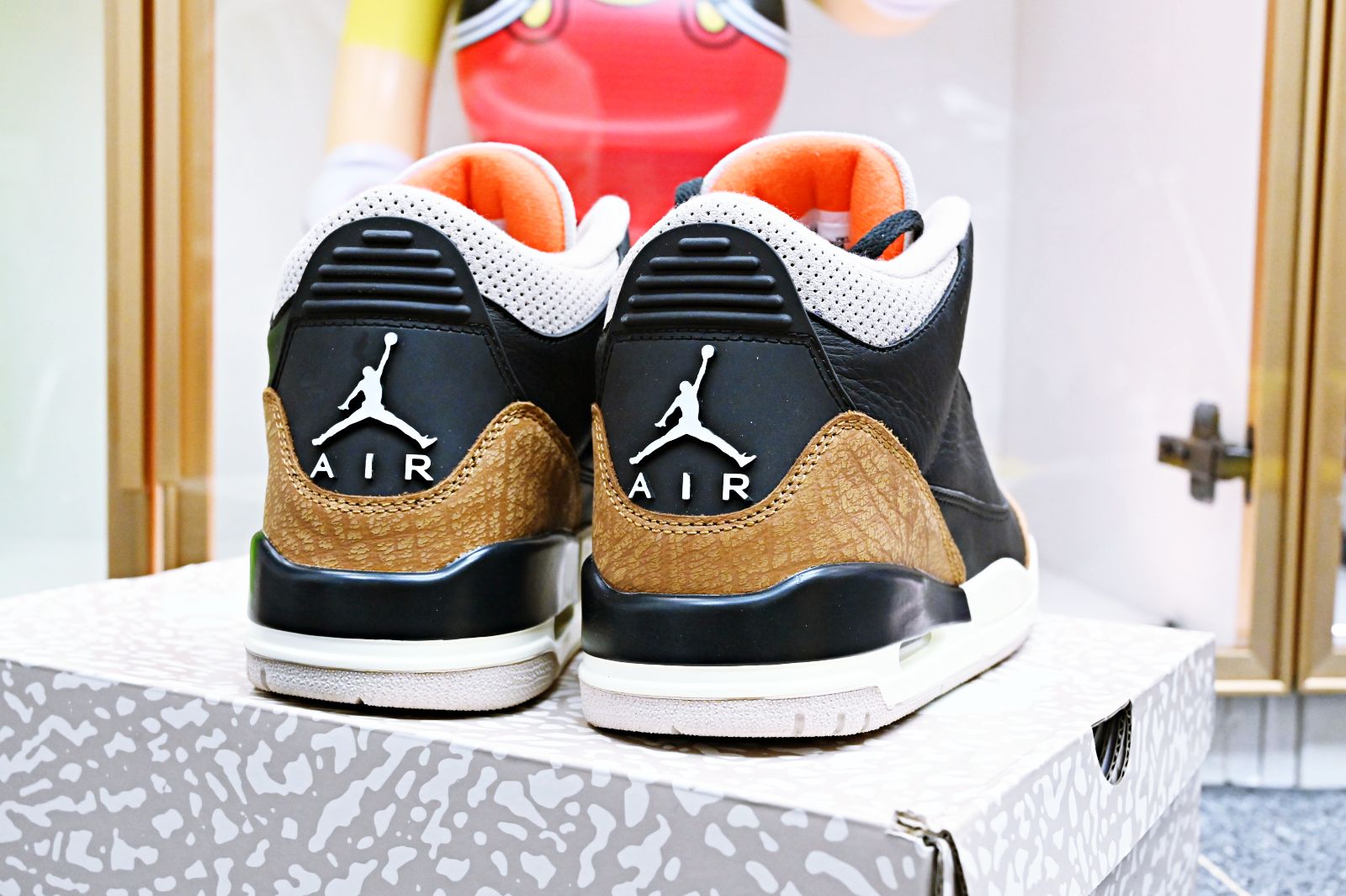 AIR JORDAN 3 DESERT CEMENT CT8532