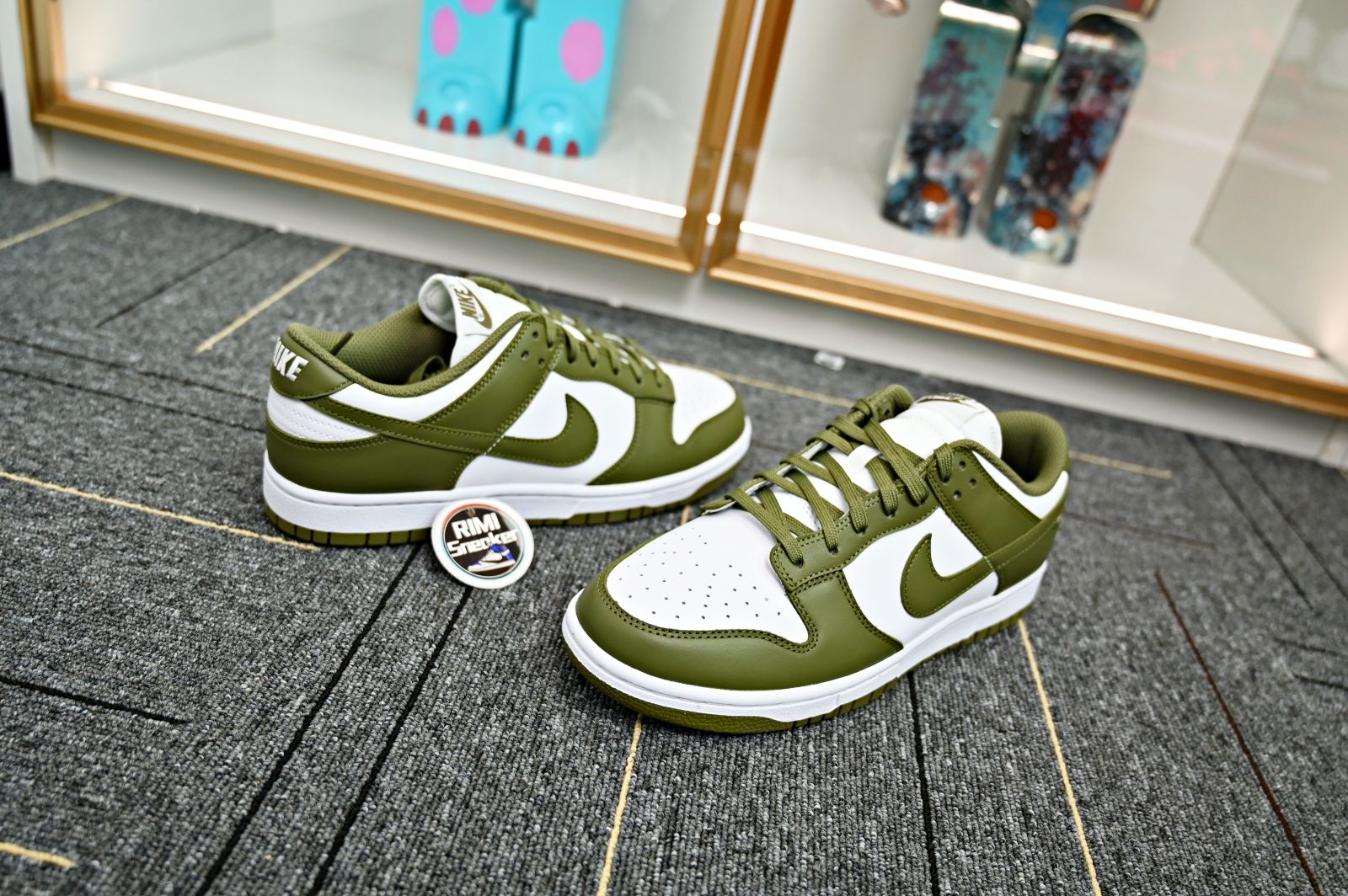 DUNK LOW MEDIUM OLIVE