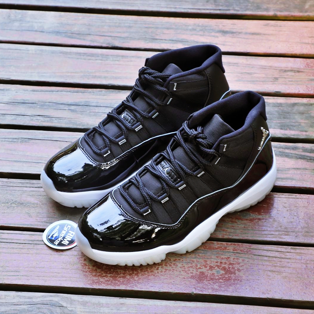 AIR JORDAN 11 RETRO 