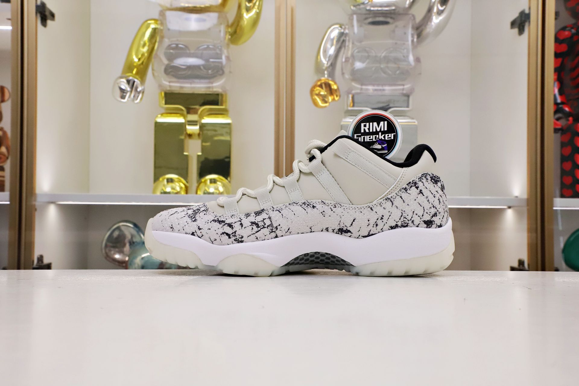 AIR JORDAN 11 LOW SNAKESKIN LIGHT BONE