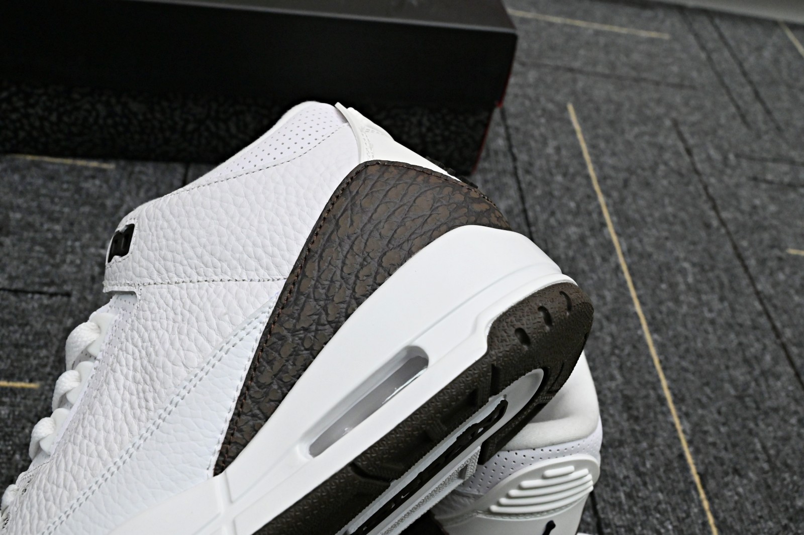 AIR JORDAN 3 RETRO MOCHA 2018