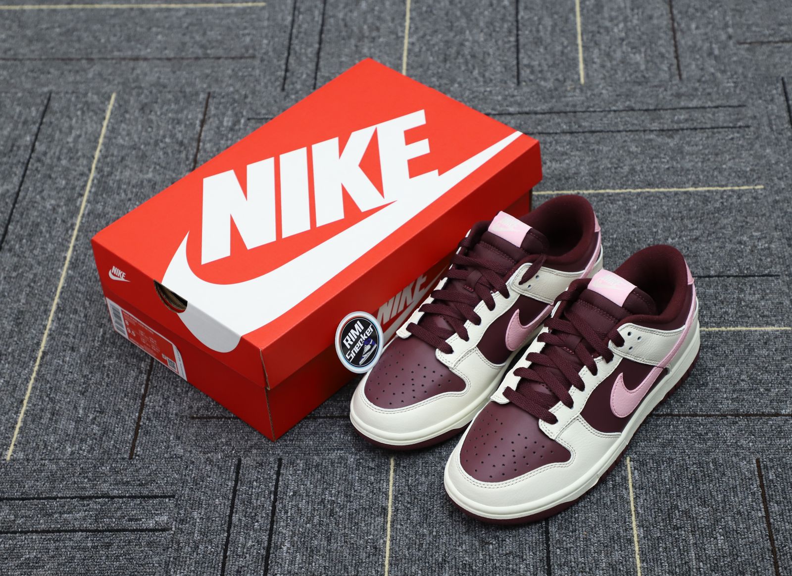 NIKE DUNK LOW VALENTINE DAY