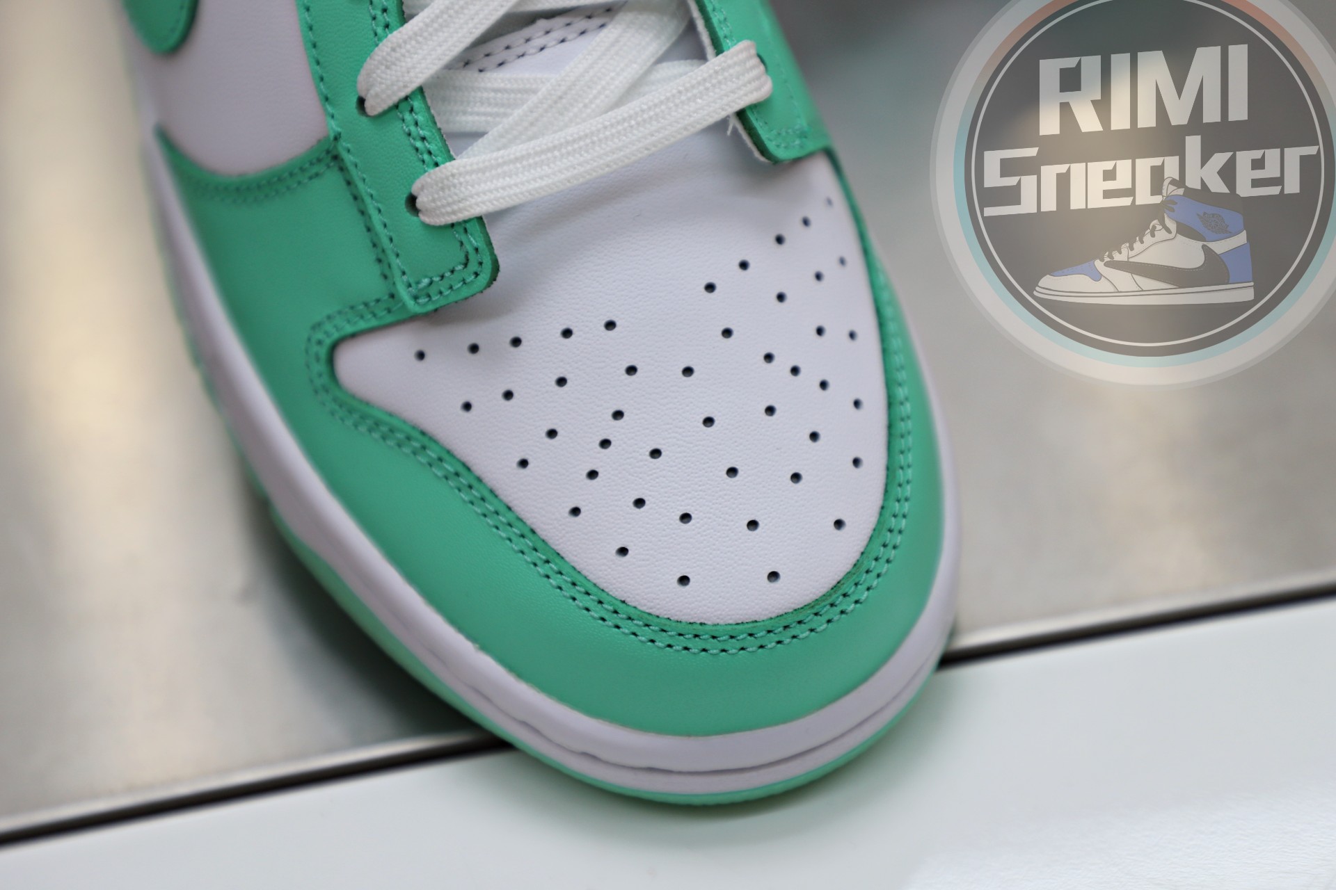 DUNK LOW GREEN GLOW